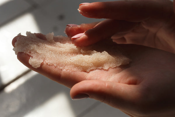 Tips, Techniques & Benefits of Using a Body Scrub